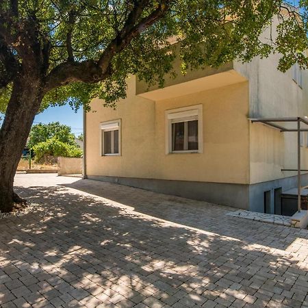 Nice Apartment In Malinska Dubasnica With Kitchen Exterior photo